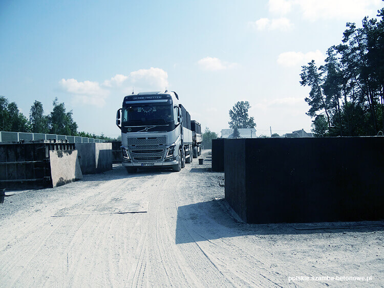Transport szamb betonowych  w Rypinie